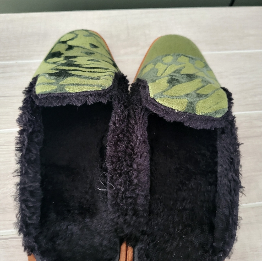 Free People Women Size 9 Butterfly Effect Green Mule Slip On Faux Fur 39 - Picture 3 of 8